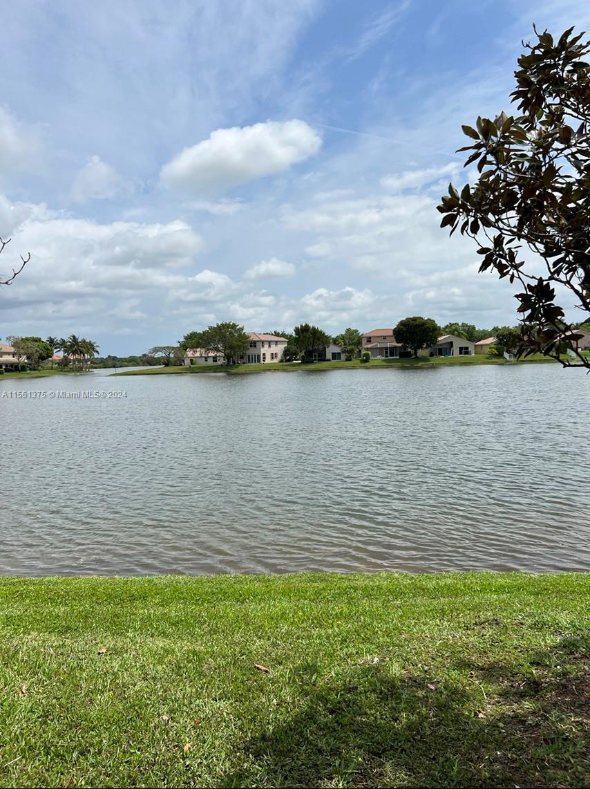 Pembroke Pines, Florida 33025, 2 Bedrooms Bedrooms, ,2 BathroomsBathrooms,Residentiallease,For Rent,A11561375