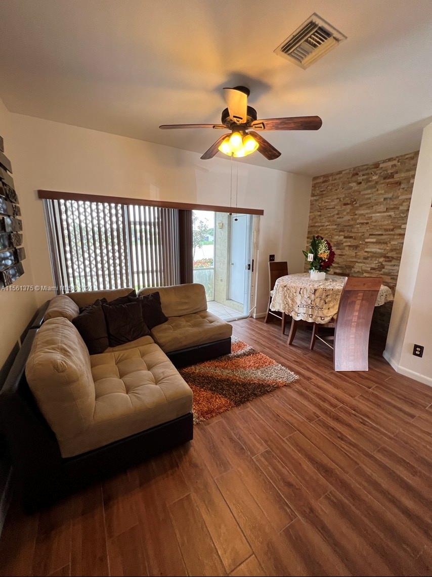 Pembroke Pines, Florida 33025, 2 Bedrooms Bedrooms, ,2 BathroomsBathrooms,Residentiallease,For Rent,A11561375