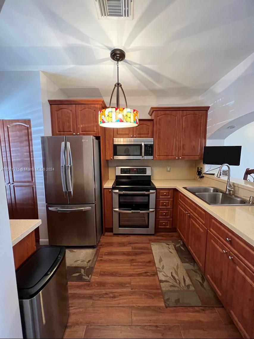 Pembroke Pines, Florida 33025, 2 Bedrooms Bedrooms, ,2 BathroomsBathrooms,Residentiallease,For Rent,A11561375