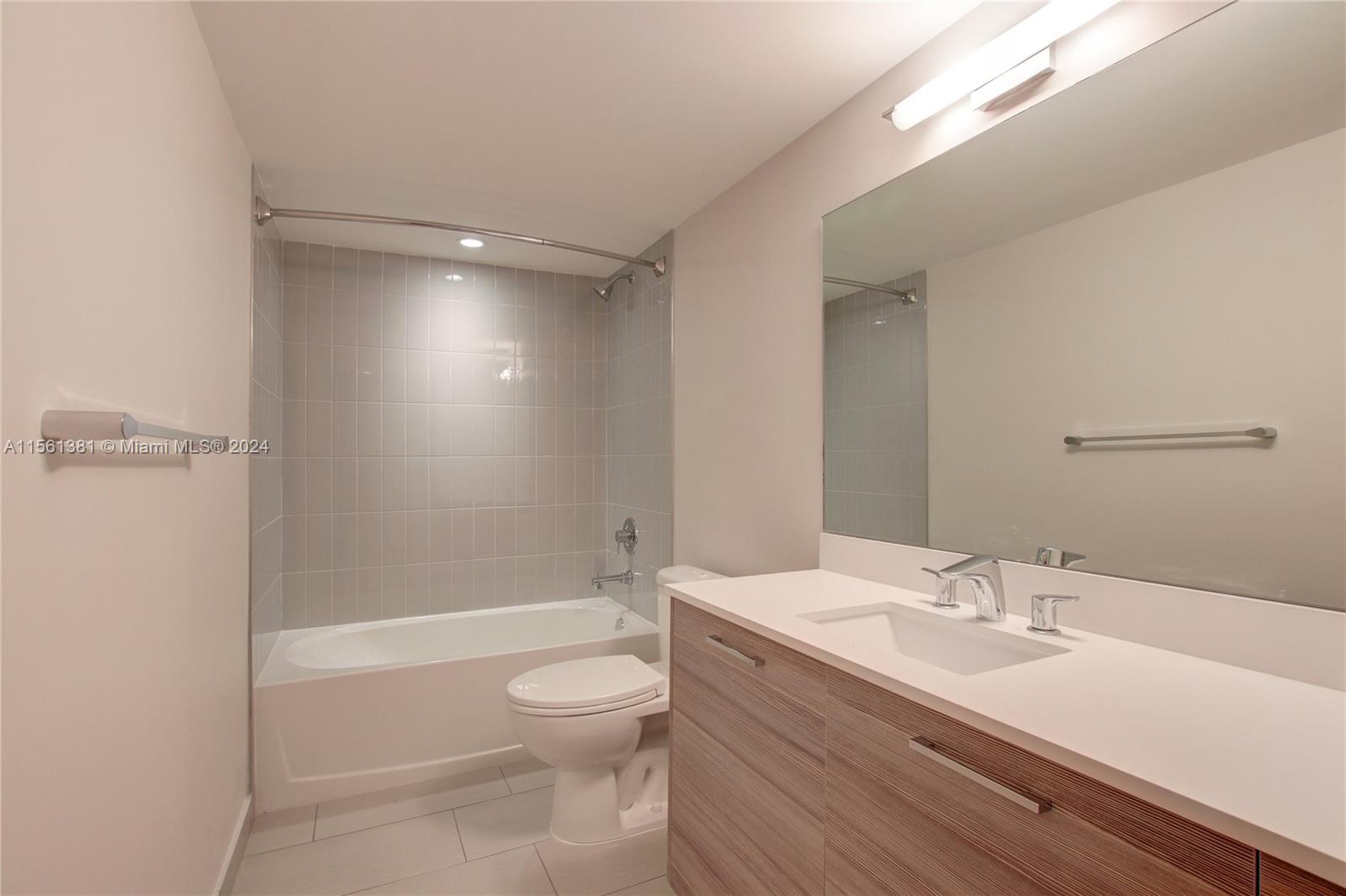 1756 N Bayshore Dr 17G, Miami, Florida 33132, 2 Bedrooms Bedrooms, ,2 BathroomsBathrooms,Residentiallease,For Rent,1756 N Bayshore Dr 17G,A11561381