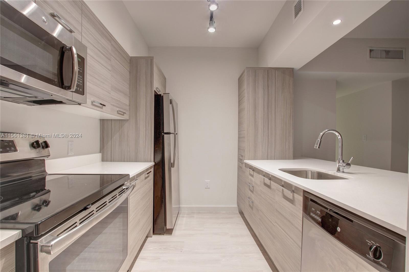 1756 N Bayshore Dr 17G, Miami, Florida 33132, 2 Bedrooms Bedrooms, ,2 BathroomsBathrooms,Residentiallease,For Rent,1756 N Bayshore Dr 17G,A11561381