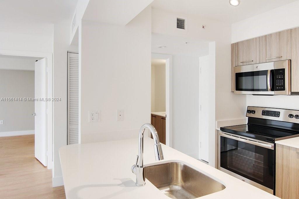 1756 N Bayshore Dr 16L, Miami, Florida 33132, 1 Bedroom Bedrooms, ,1 BathroomBathrooms,Residentiallease,For Rent,1756 N Bayshore Dr 16L,A11561414