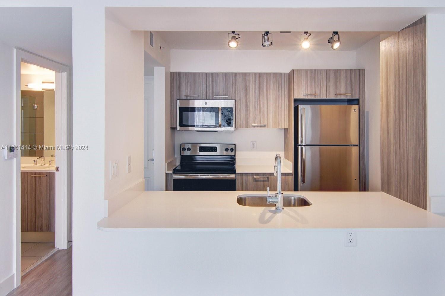 1756 N Bayshore Dr 16L, Miami, Florida 33132, 1 Bedroom Bedrooms, ,1 BathroomBathrooms,Residentiallease,For Rent,1756 N Bayshore Dr 16L,A11561414