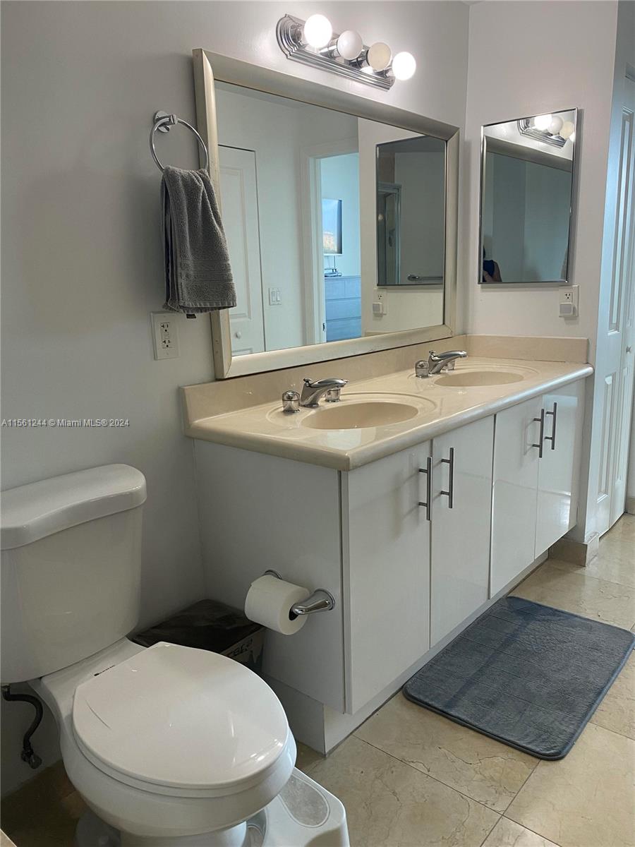7900 Harbor Island Dr 513, North Bay Village, Florida 33141, 3 Bedrooms Bedrooms, ,2 BathroomsBathrooms,Residential,For Sale,7900 Harbor Island Dr 513,A11561244