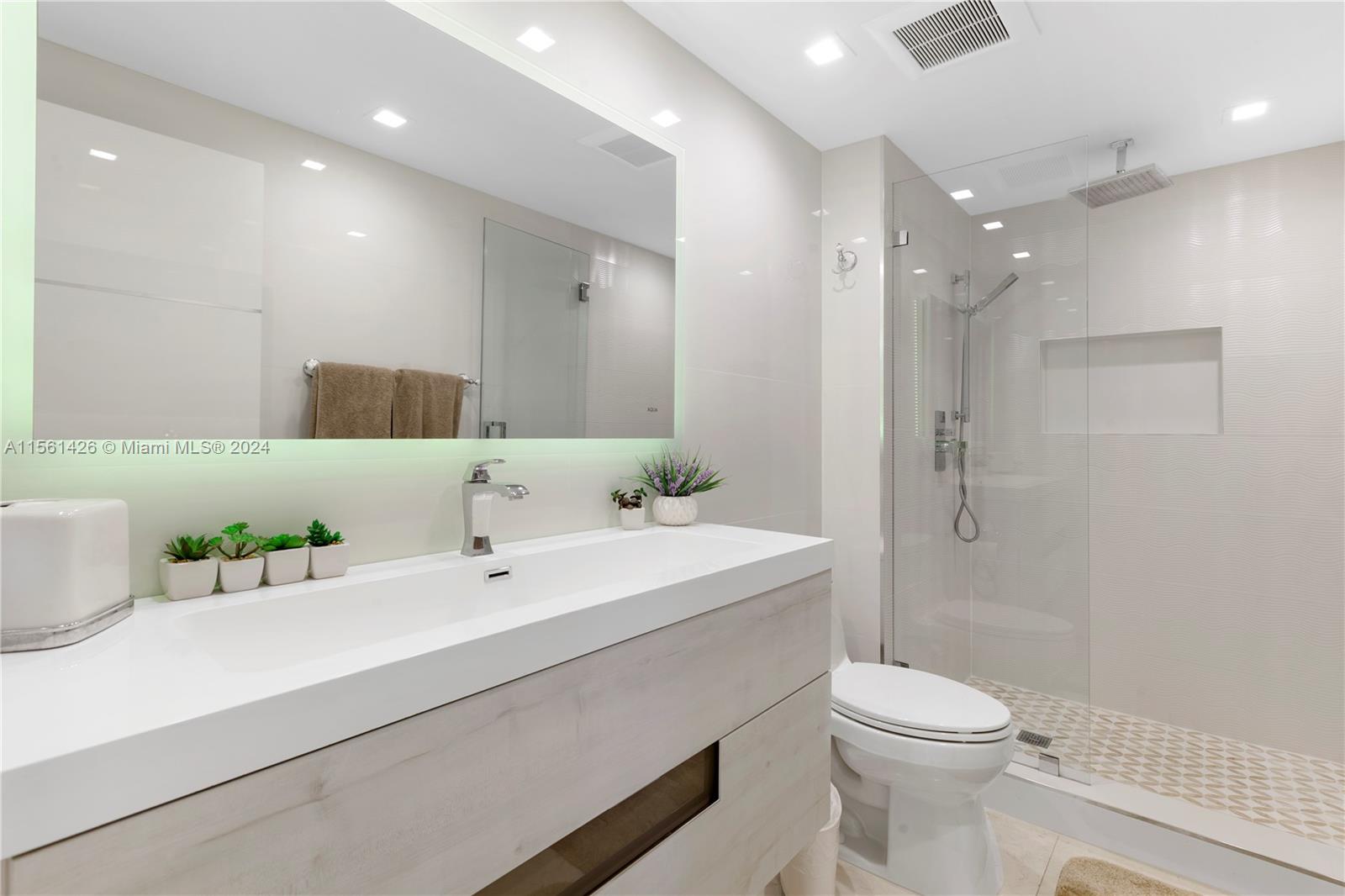 19707 Turnberry Way 20J, Aventura, Florida 33180, 3 Bedrooms Bedrooms, ,2 BathroomsBathrooms,Residentiallease,For Rent,19707 Turnberry Way 20J,A11561426