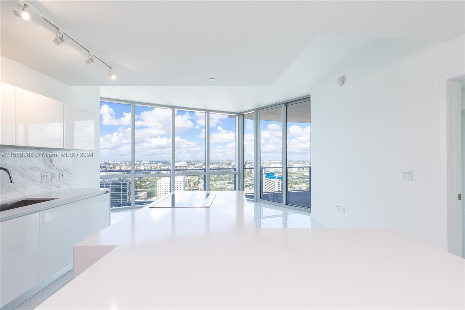 851 NE 1st Ave 3410, Miami, Florida 33132, 1 Bedroom Bedrooms, ,2 BathroomsBathrooms,Residentiallease,For Rent,851 NE 1st Ave 3410,A11558088