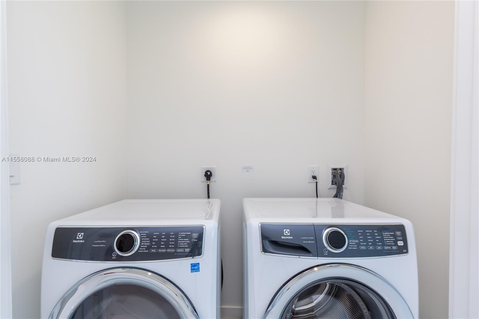 851 NE 1st Ave 3410, Miami, Florida 33132, 1 Bedroom Bedrooms, ,2 BathroomsBathrooms,Residentiallease,For Rent,851 NE 1st Ave 3410,A11558088