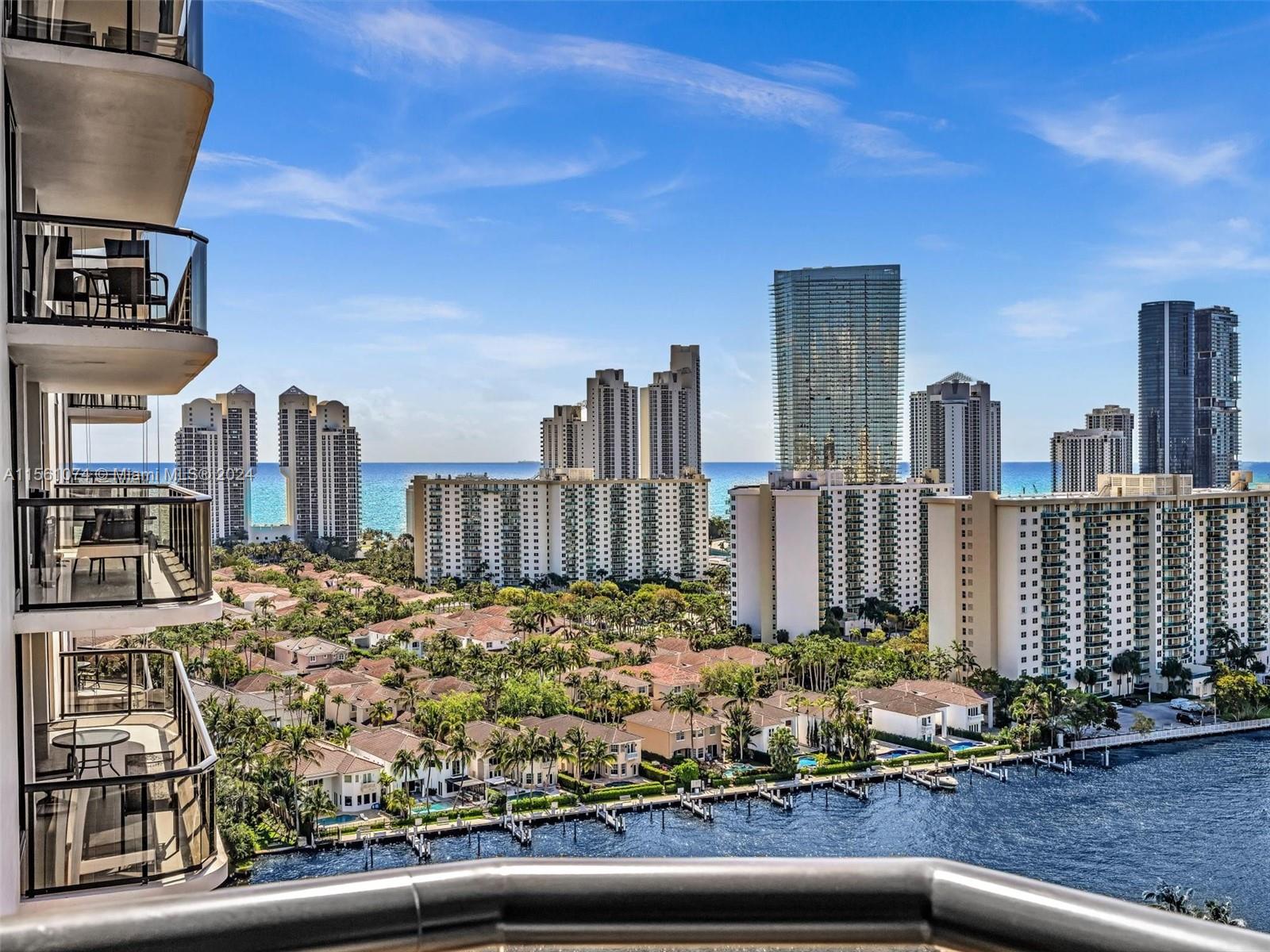GORGEOUS WATER VIEWS FROM THE BALCONY!
