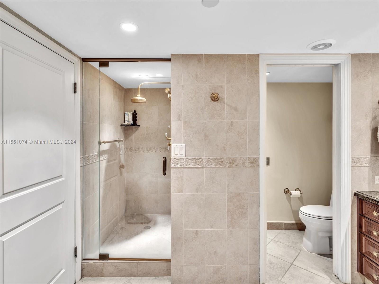 SPA LIKE SHOWER AND WATER CLOSET