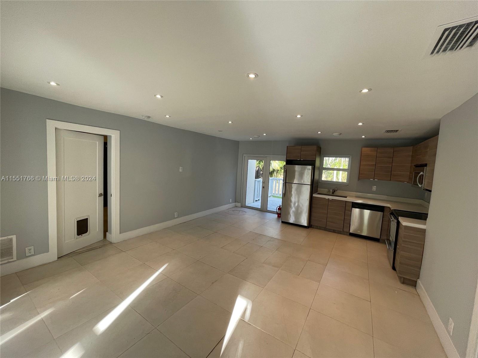 825 N 26th Ave N/A, Hollywood, Florida 33020, 3 Bedrooms Bedrooms, ,1 BathroomBathrooms,Residentiallease,For Rent,825 N 26th Ave N/A,A11551766