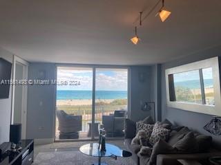 345 Ocean Dr 317, Miami Beach, Florida 33139, 1 Bedroom Bedrooms, ,1 BathroomBathrooms,Residentiallease,For Rent,345 Ocean Dr 317,A11561493