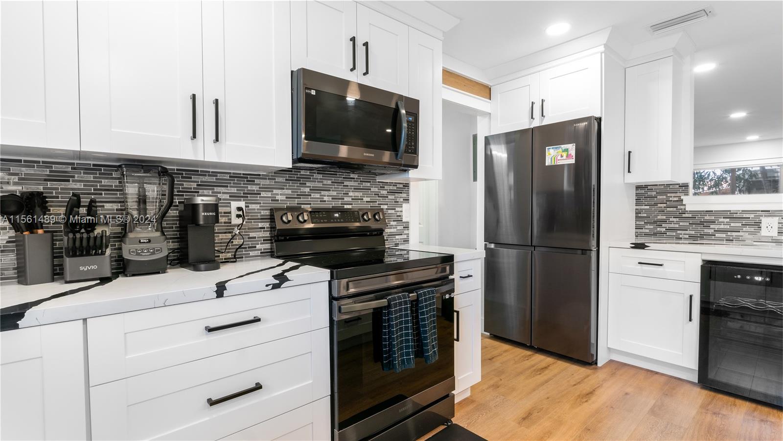 226 NW 6th Ave, Dania Beach, Florida 33004, 3 Bedrooms Bedrooms, 2 Rooms Rooms,3 BathroomsBathrooms,Residential,For Sale,226 NW 6th Ave,A11561489