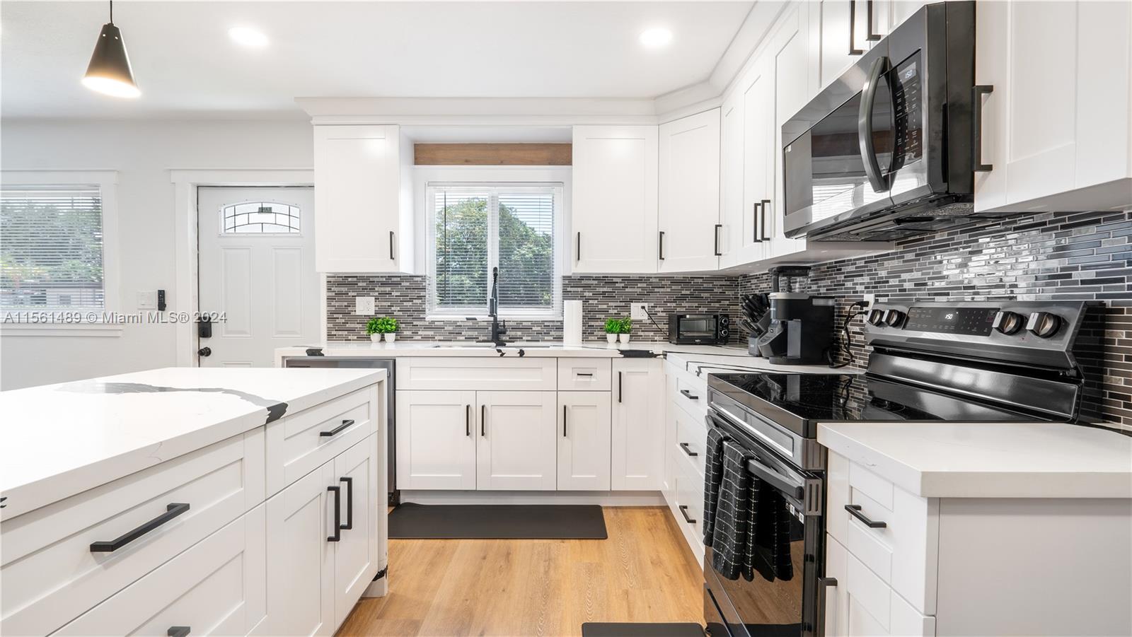 226 NW 6th Ave, Dania Beach, Florida 33004, 3 Bedrooms Bedrooms, 2 Rooms Rooms,3 BathroomsBathrooms,Residential,For Sale,226 NW 6th Ave,A11561489