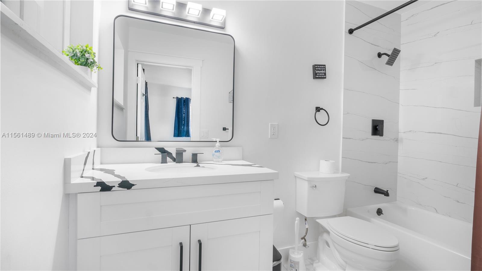 226 NW 6th Ave, Dania Beach, Florida 33004, 3 Bedrooms Bedrooms, 2 Rooms Rooms,3 BathroomsBathrooms,Residential,For Sale,226 NW 6th Ave,A11561489