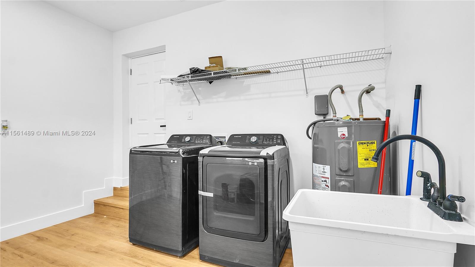 226 NW 6th Ave, Dania Beach, Florida 33004, 3 Bedrooms Bedrooms, 2 Rooms Rooms,3 BathroomsBathrooms,Residential,For Sale,226 NW 6th Ave,A11561489