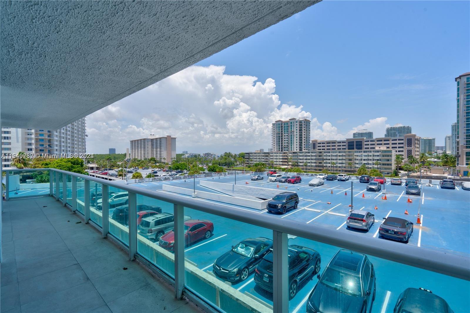 100 Bayview Dr 428, Sunny Isles Beach, Florida 33160, 2 Bedrooms Bedrooms, ,2 BathroomsBathrooms,Residentiallease,For Rent,100 Bayview Dr 428,A11549737