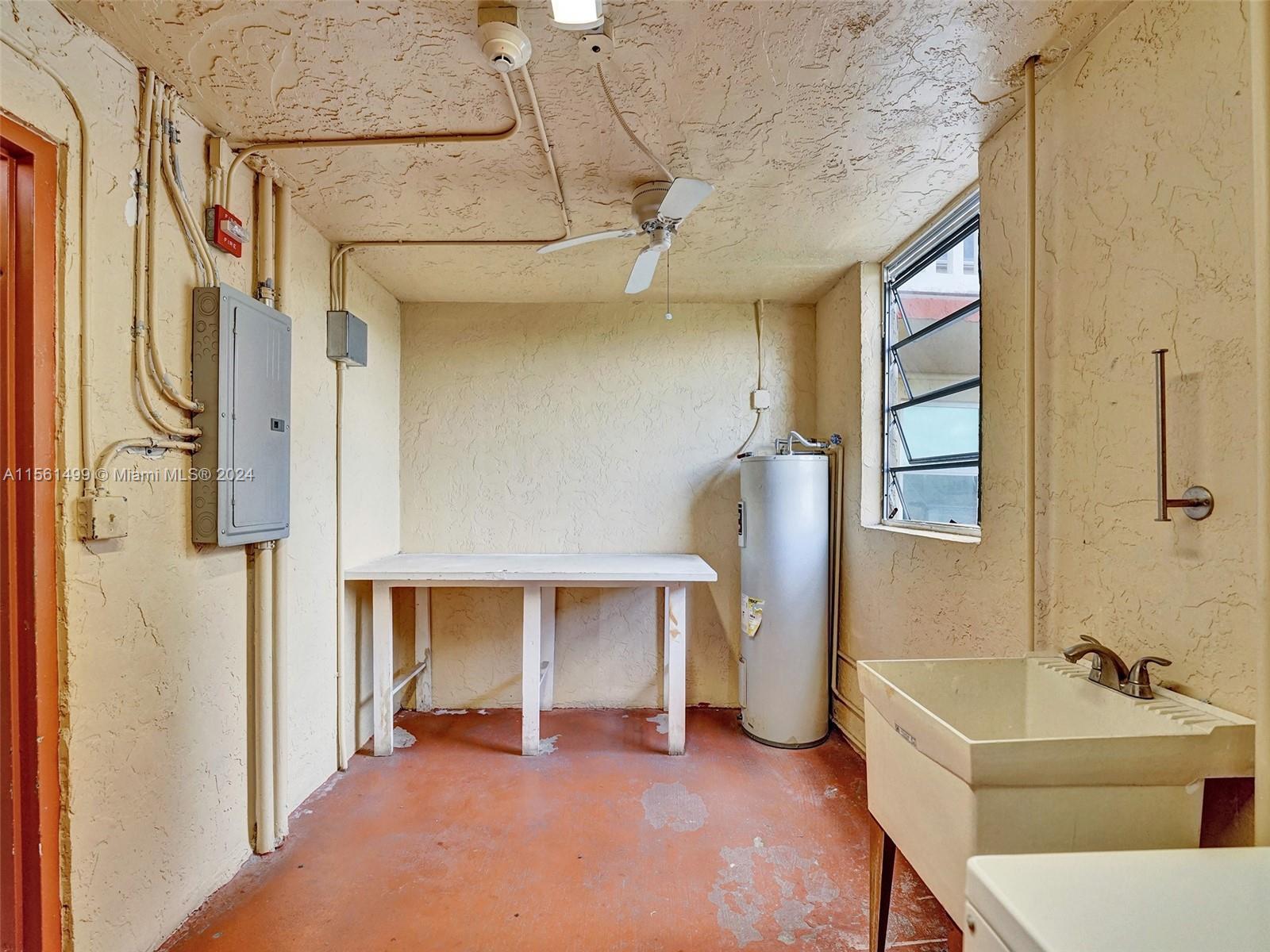 311 SE 3rd St 404, Dania Beach, Florida 33004, 2 Bedrooms Bedrooms, ,2 BathroomsBathrooms,Residential,For Sale,311 SE 3rd St 404,A11561499