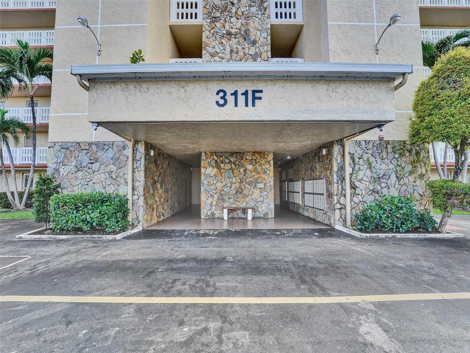 311 SE 3rd St 404, Dania Beach, Florida 33004, 2 Bedrooms Bedrooms, ,2 BathroomsBathrooms,Residential,For Sale,311 SE 3rd St 404,A11561499