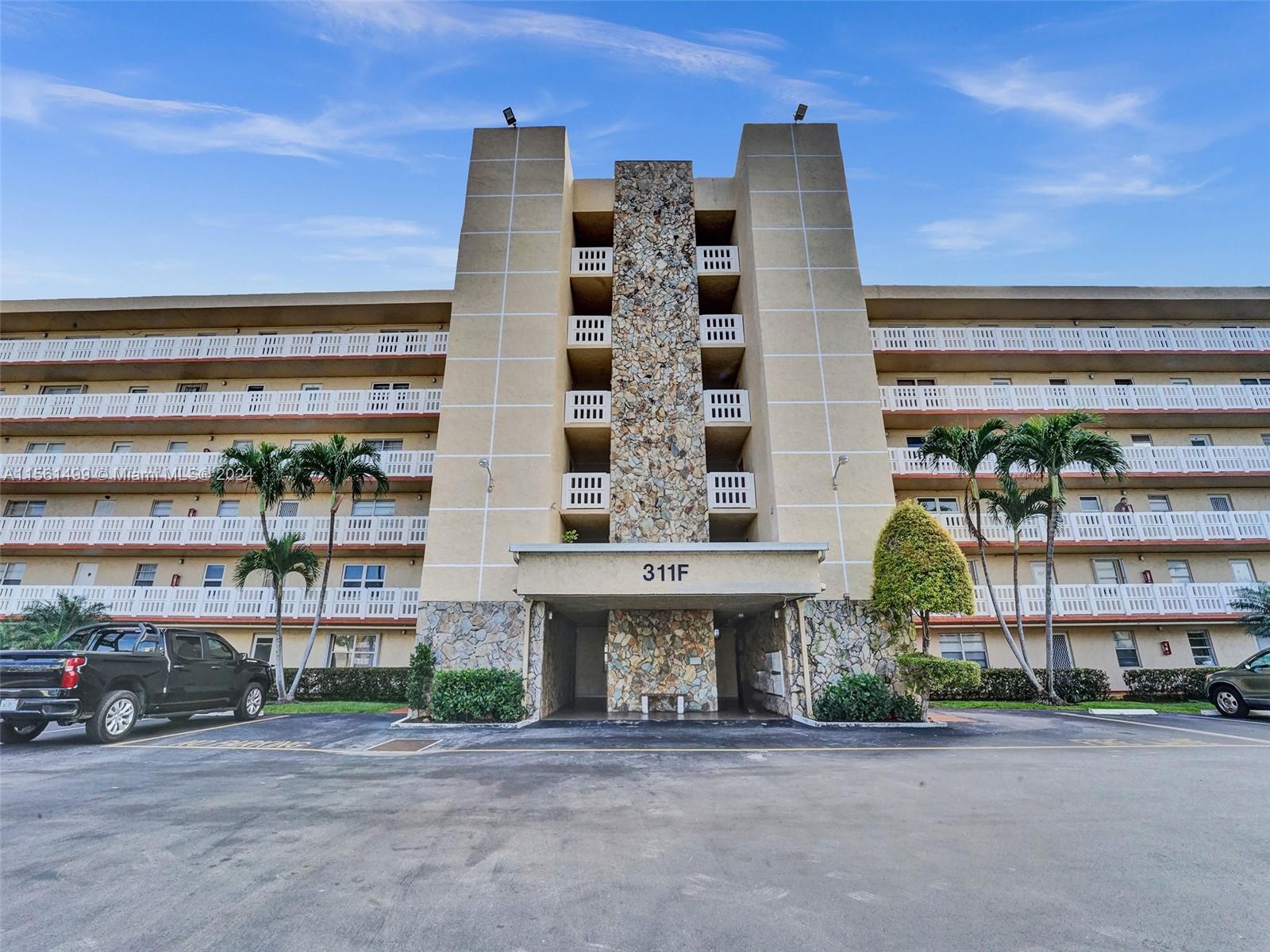 311 SE 3rd St 404, Dania Beach, Florida 33004, 2 Bedrooms Bedrooms, ,2 BathroomsBathrooms,Residential,For Sale,311 SE 3rd St 404,A11561499