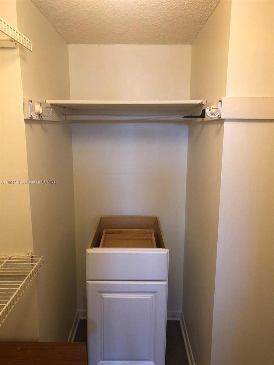 220 SW 9th Ave 210, Hallandale Beach, Florida 33009, 1 Bedroom Bedrooms, ,1 BathroomBathrooms,Residentiallease,For Rent,220 SW 9th Ave 210,A11561507