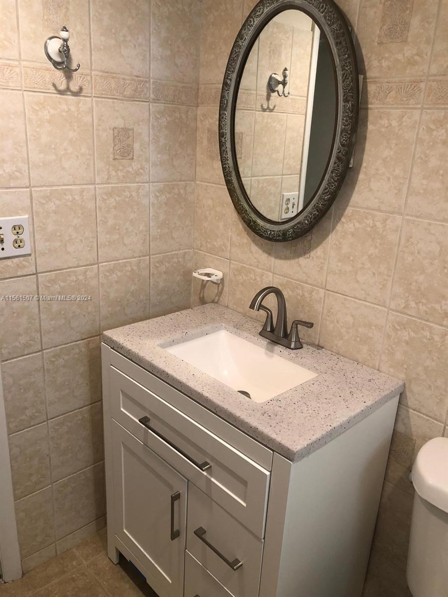 220 SW 9th Ave 210, Hallandale Beach, Florida 33009, 1 Bedroom Bedrooms, ,1 BathroomBathrooms,Residentiallease,For Rent,220 SW 9th Ave 210,A11561507