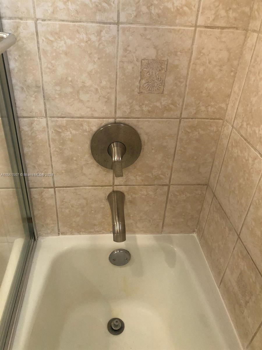 220 SW 9th Ave 210, Hallandale Beach, Florida 33009, 1 Bedroom Bedrooms, ,1 BathroomBathrooms,Residentiallease,For Rent,220 SW 9th Ave 210,A11561507