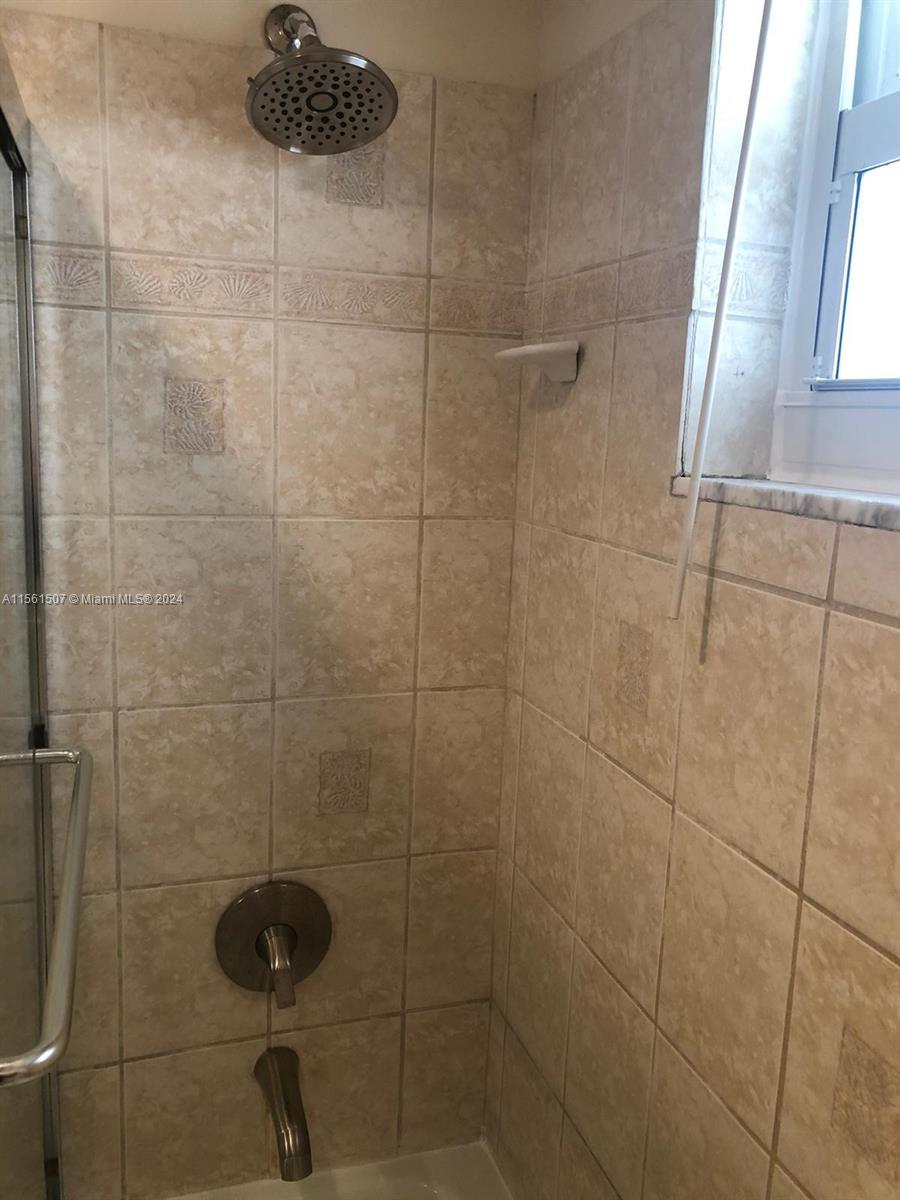 220 SW 9th Ave 210, Hallandale Beach, Florida 33009, 1 Bedroom Bedrooms, ,1 BathroomBathrooms,Residentiallease,For Rent,220 SW 9th Ave 210,A11561507