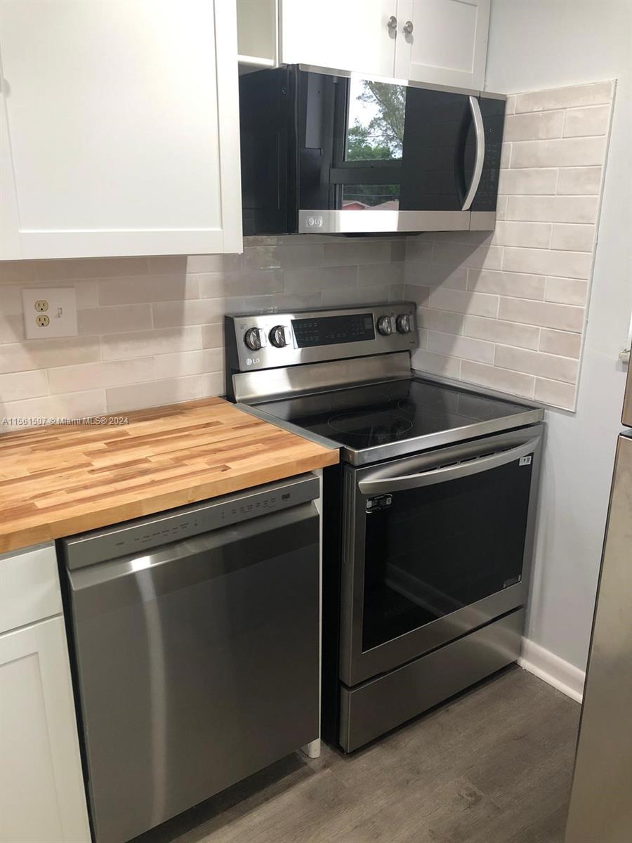 220 SW 9th Ave 210, Hallandale Beach, Florida 33009, 1 Bedroom Bedrooms, ,1 BathroomBathrooms,Residentiallease,For Rent,220 SW 9th Ave 210,A11561507