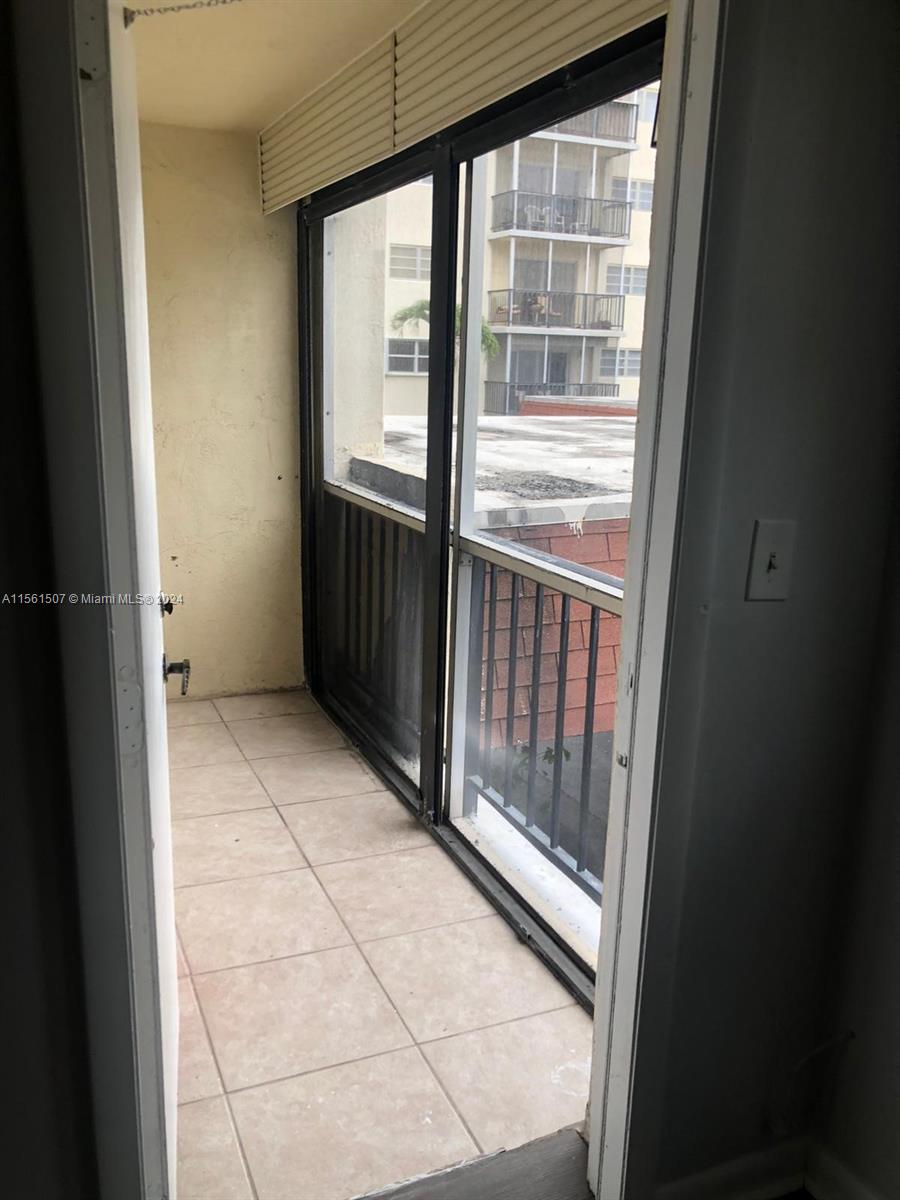 220 SW 9th Ave 210, Hallandale Beach, Florida 33009, 1 Bedroom Bedrooms, ,1 BathroomBathrooms,Residentiallease,For Rent,220 SW 9th Ave 210,A11561507