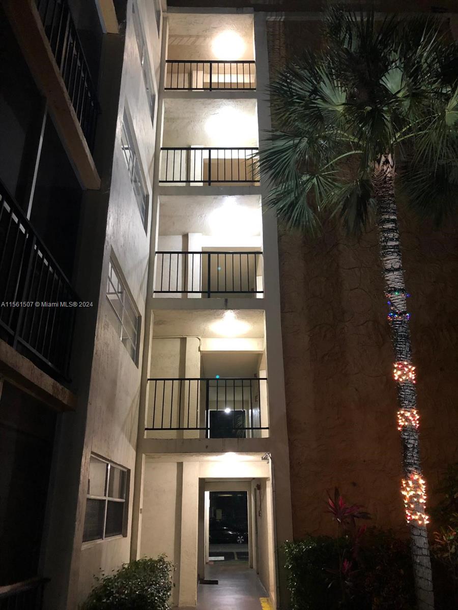 220 SW 9th Ave 210, Hallandale Beach, Florida 33009, 1 Bedroom Bedrooms, ,1 BathroomBathrooms,Residentiallease,For Rent,220 SW 9th Ave 210,A11561507