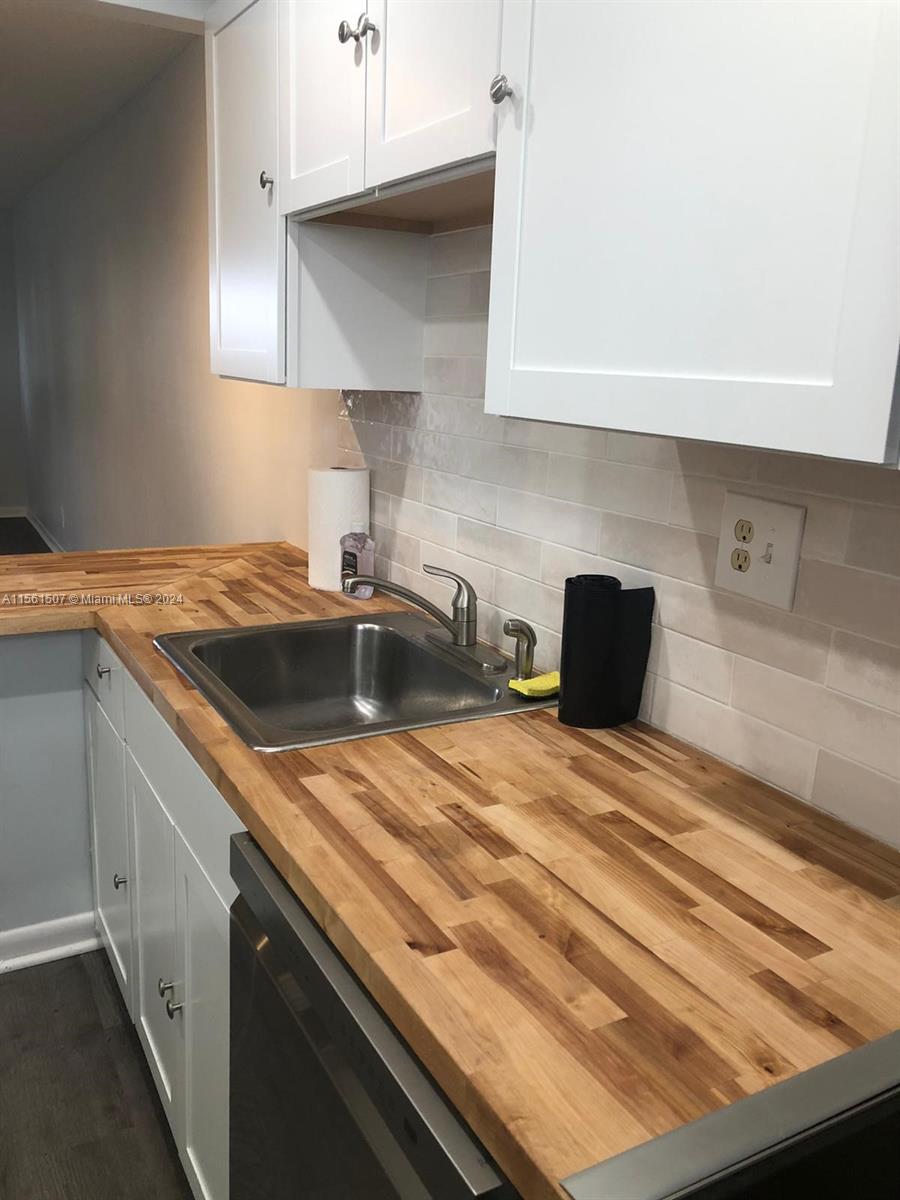 220 SW 9th Ave 210, Hallandale Beach, Florida 33009, 1 Bedroom Bedrooms, ,1 BathroomBathrooms,Residentiallease,For Rent,220 SW 9th Ave 210,A11561507