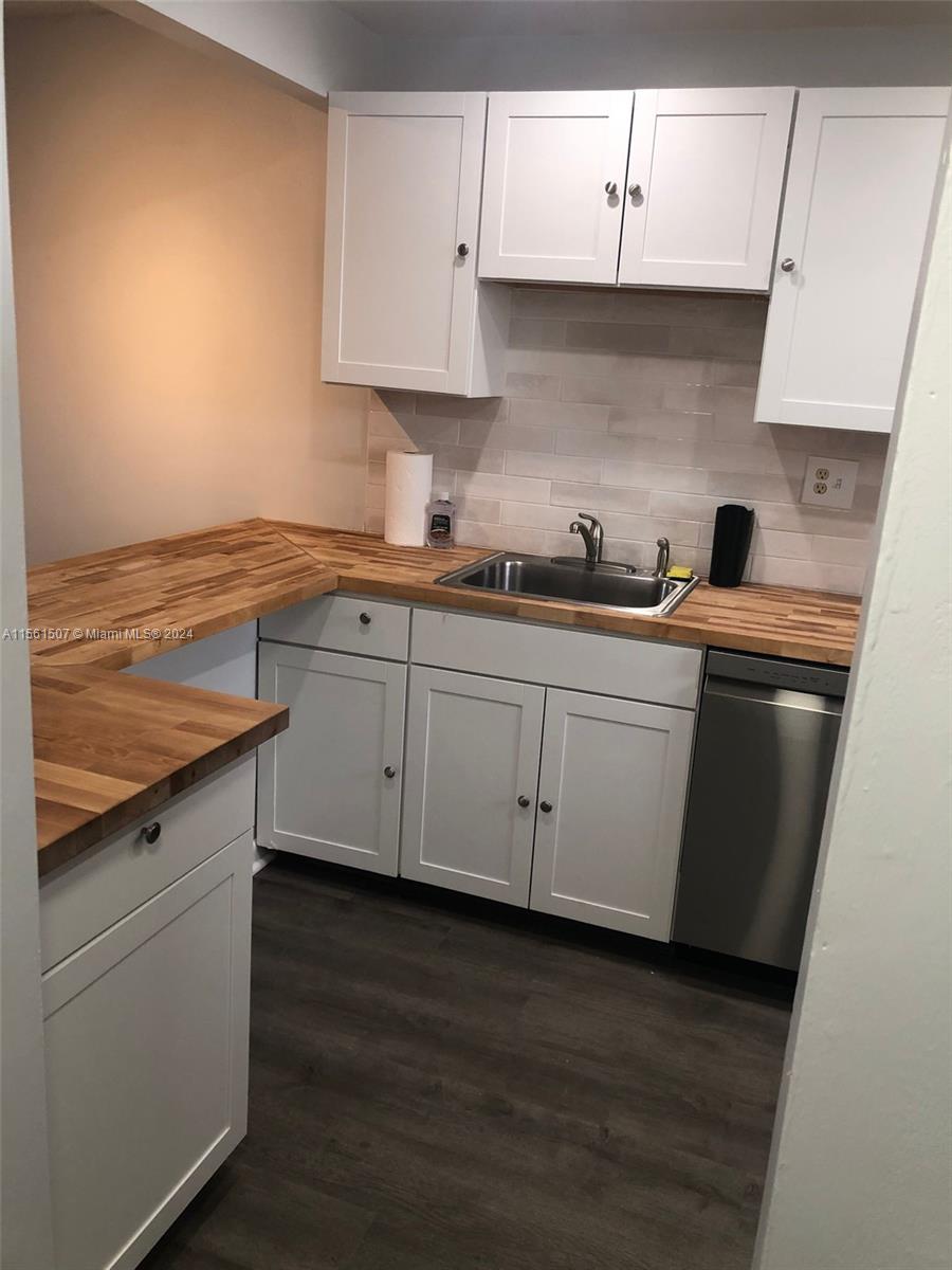 220 SW 9th Ave 210, Hallandale Beach, Florida 33009, 1 Bedroom Bedrooms, ,1 BathroomBathrooms,Residentiallease,For Rent,220 SW 9th Ave 210,A11561507