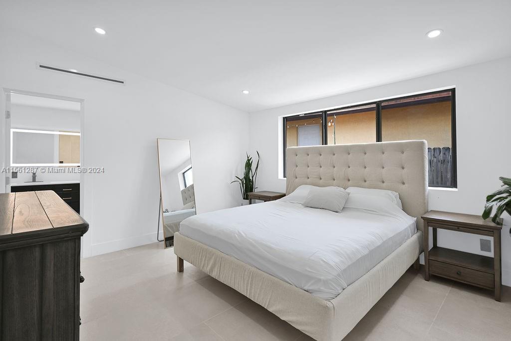 221 NE 4th St, Hallandale Beach, Florida 33009, 3 Bedrooms Bedrooms, ,3 BathroomsBathrooms,Residential,For Sale,221 NE 4th St,A11561287