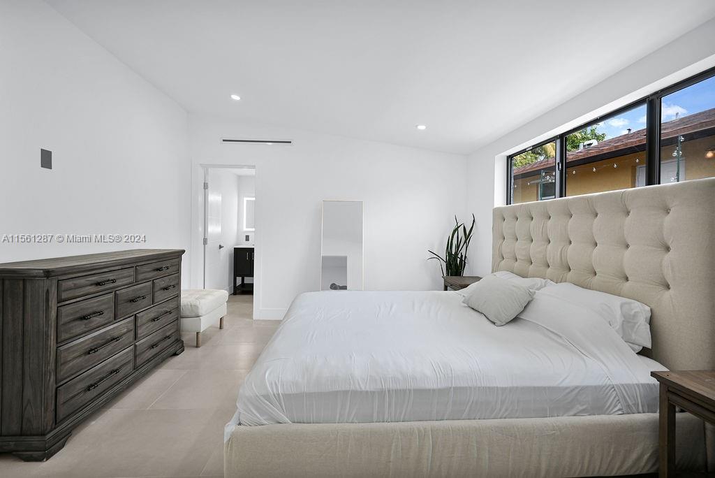 221 NE 4th St, Hallandale Beach, Florida 33009, 3 Bedrooms Bedrooms, ,3 BathroomsBathrooms,Residential,For Sale,221 NE 4th St,A11561287