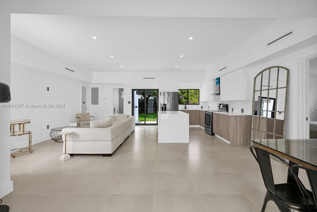 221 NE 4th St, Hallandale Beach, Florida 33009, 3 Bedrooms Bedrooms, ,3 BathroomsBathrooms,Residential,For Sale,221 NE 4th St,A11561287