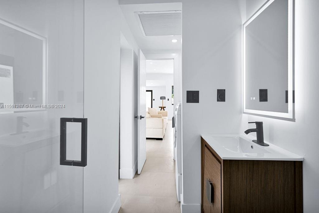 221 NE 4th St, Hallandale Beach, Florida 33009, 3 Bedrooms Bedrooms, ,3 BathroomsBathrooms,Residential,For Sale,221 NE 4th St,A11561287