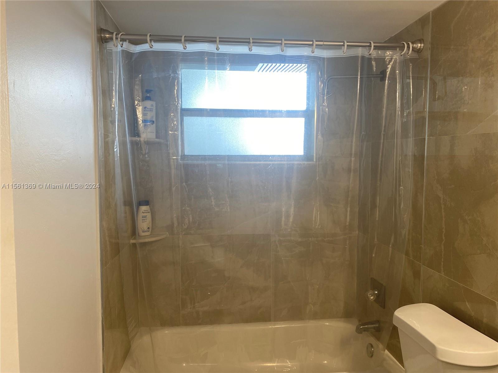 1605 Meridian Ave 202, Miami Beach, Florida 33139, 1 Bedroom Bedrooms, ,1 BathroomBathrooms,Residentiallease,For Rent,1605 Meridian Ave 202,A11561369