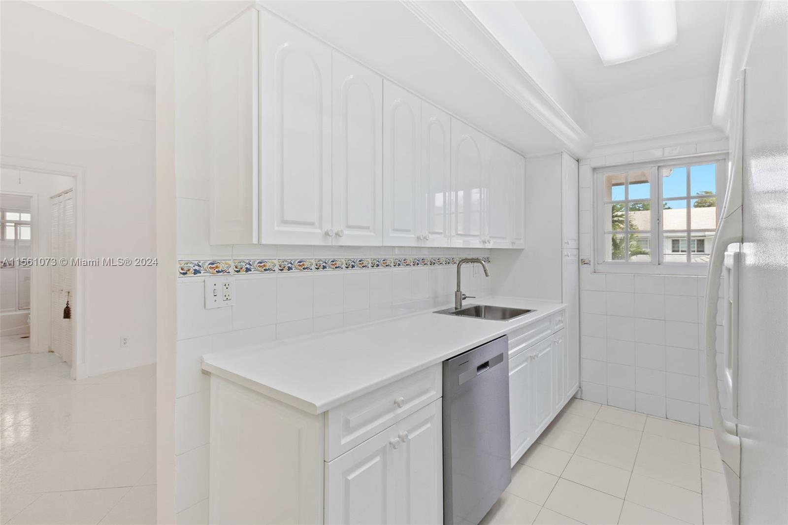 925 Palermo Ave 2B, Coral Gables, Florida 33134, 2 Bedrooms Bedrooms, ,2 BathroomsBathrooms,Residentiallease,For Rent,925 Palermo Ave 2B,A11561073