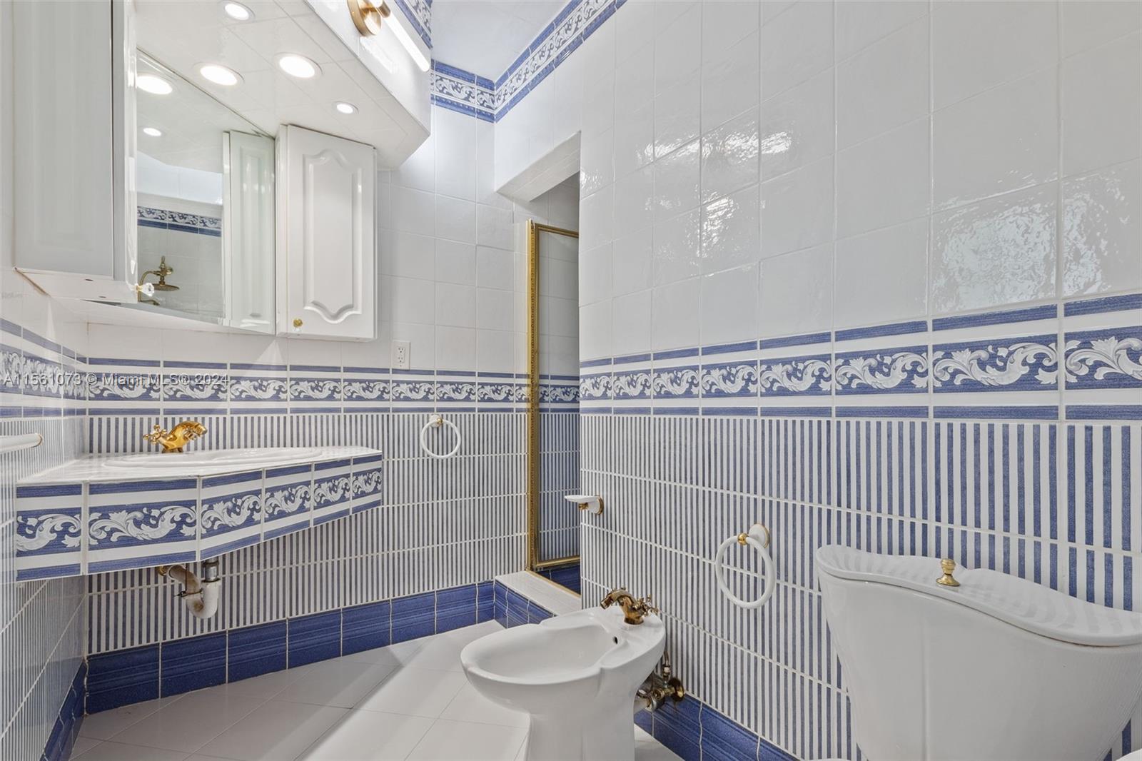 925 Palermo Ave 2B, Coral Gables, Florida 33134, 2 Bedrooms Bedrooms, ,2 BathroomsBathrooms,Residentiallease,For Rent,925 Palermo Ave 2B,A11561073