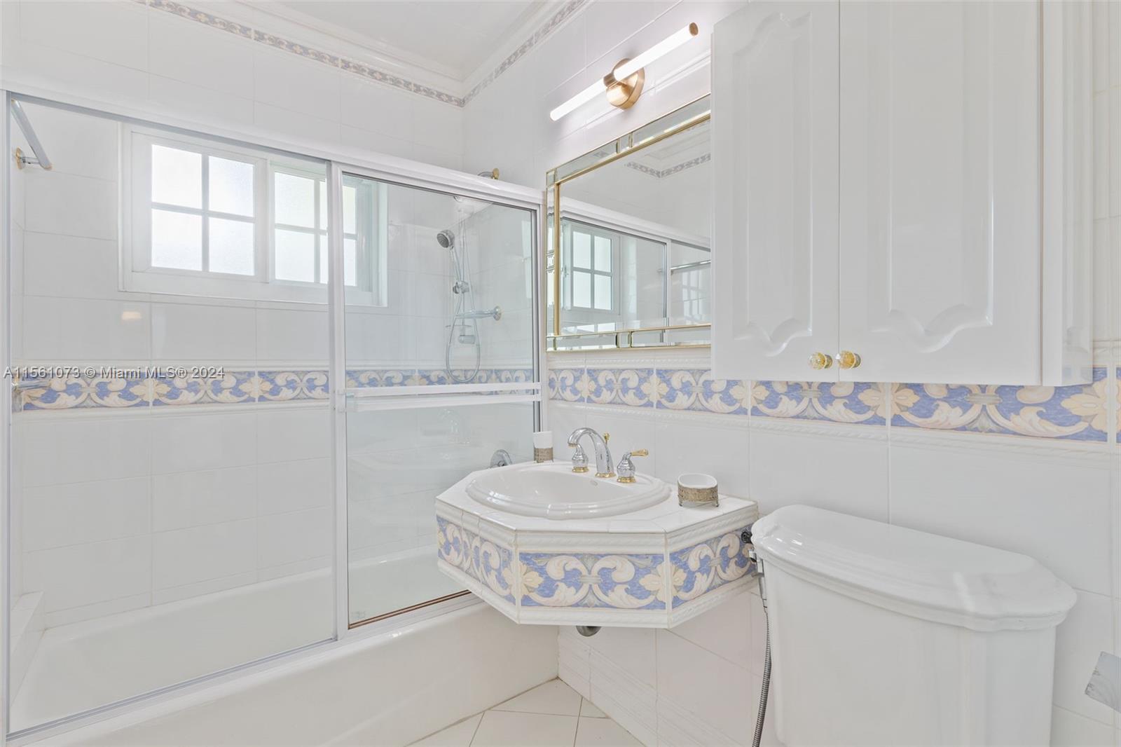 925 Palermo Ave 2B, Coral Gables, Florida 33134, 2 Bedrooms Bedrooms, ,2 BathroomsBathrooms,Residentiallease,For Rent,925 Palermo Ave 2B,A11561073