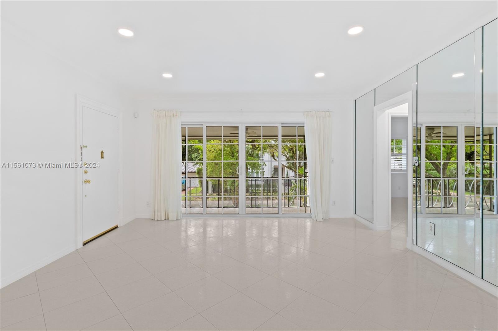925 Palermo Ave 2B, Coral Gables, Florida 33134, 2 Bedrooms Bedrooms, ,2 BathroomsBathrooms,Residentiallease,For Rent,925 Palermo Ave 2B,A11561073