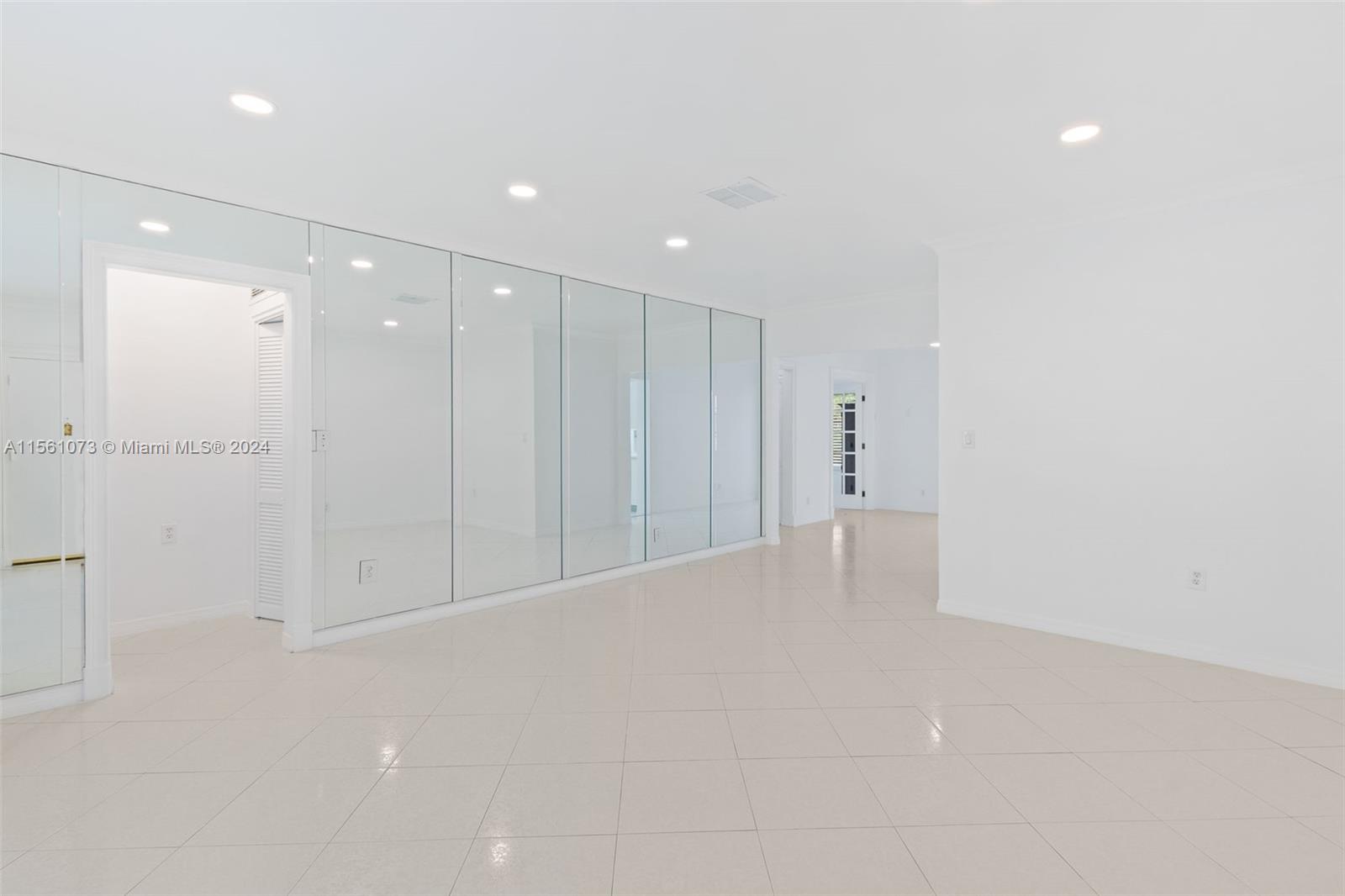 925 Palermo Ave 2B, Coral Gables, Florida 33134, 2 Bedrooms Bedrooms, ,2 BathroomsBathrooms,Residentiallease,For Rent,925 Palermo Ave 2B,A11561073