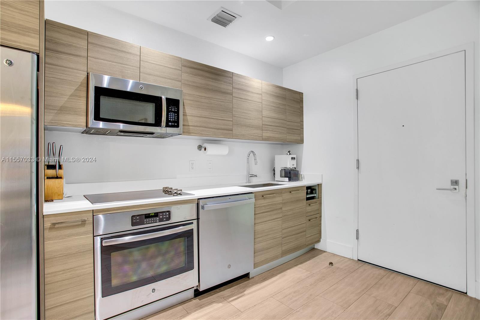 121 NE 34th St L202, Miami, Florida 33137, 1 Bedroom Bedrooms, ,1 BathroomBathrooms,Residential,For Sale,121 NE 34th St L202,A11557033