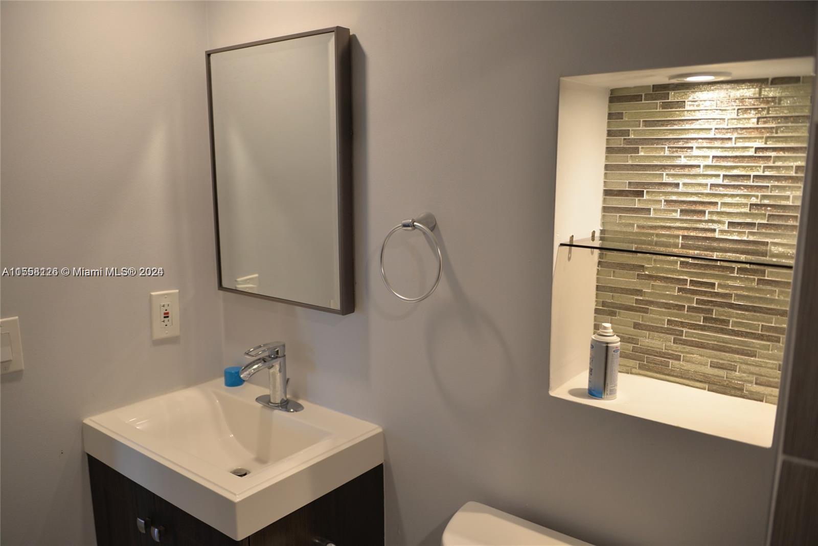 8695 NW 6th Ln 2-212, Miami, Florida 33126, 2 Bedrooms Bedrooms, ,2 BathroomsBathrooms,Residentiallease,For Rent,8695 NW 6th Ln 2-212,A11558126