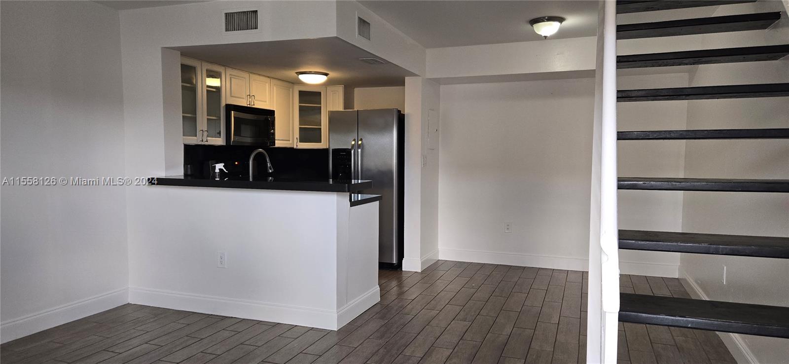 8695 NW 6th Ln 2-212, Miami, Florida 33126, 2 Bedrooms Bedrooms, ,2 BathroomsBathrooms,Residentiallease,For Rent,8695 NW 6th Ln 2-212,A11558126