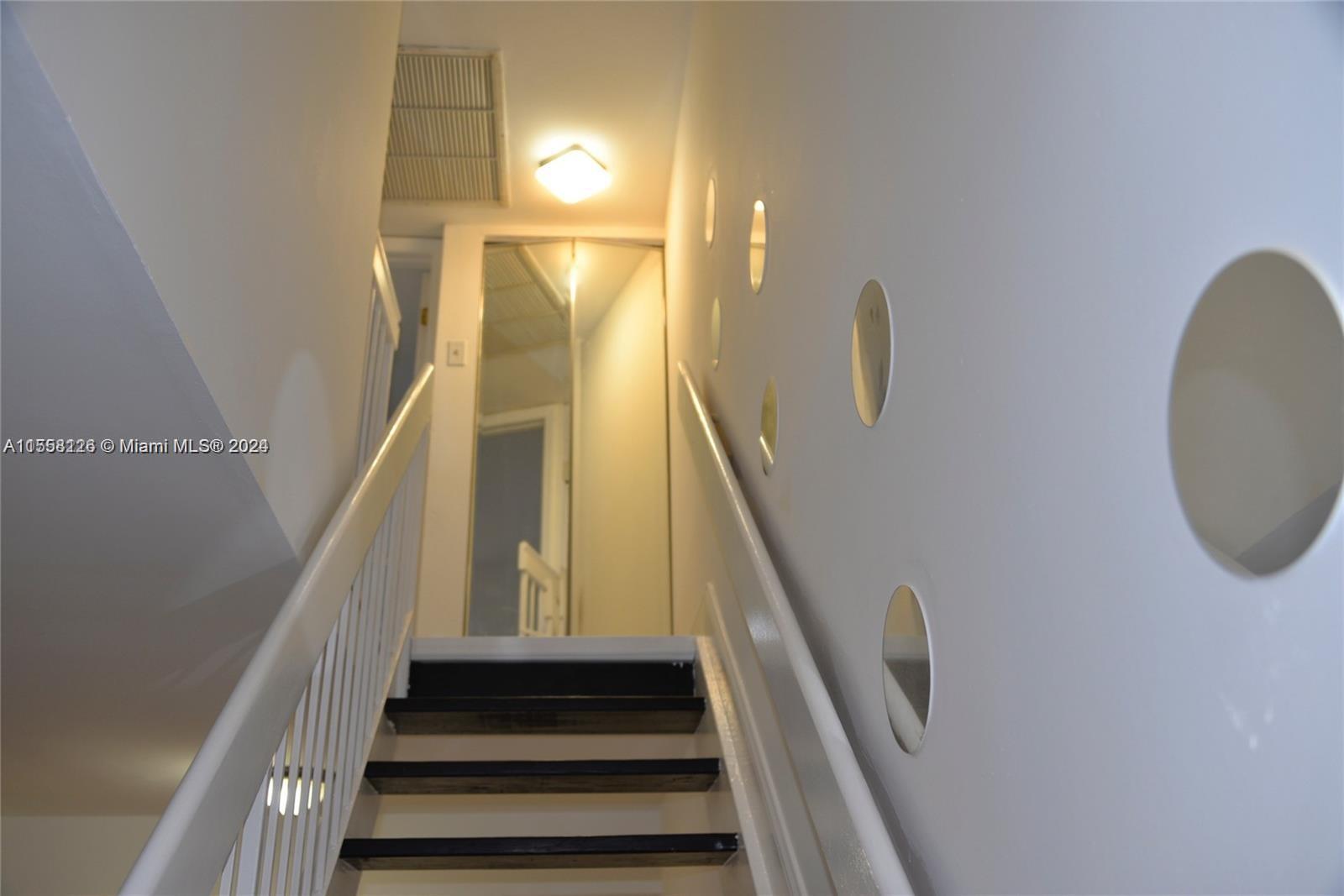 8695 NW 6th Ln 2-212, Miami, Florida 33126, 2 Bedrooms Bedrooms, ,2 BathroomsBathrooms,Residentiallease,For Rent,8695 NW 6th Ln 2-212,A11558126