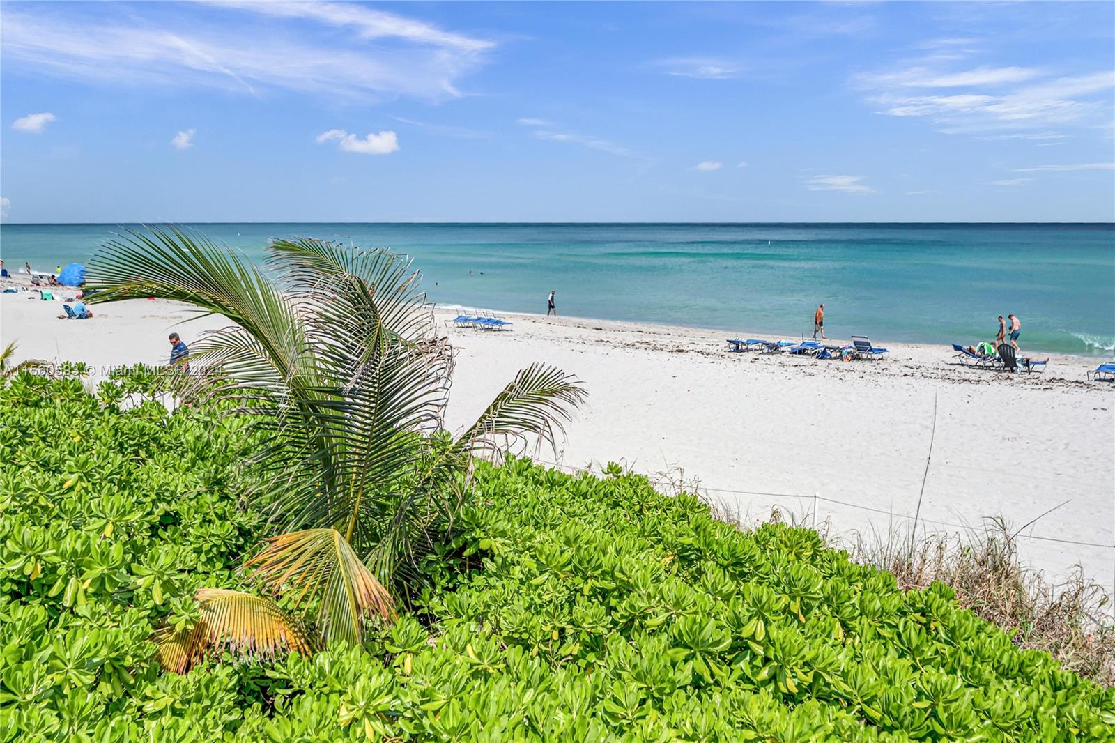 La Mer is directly on the ocean