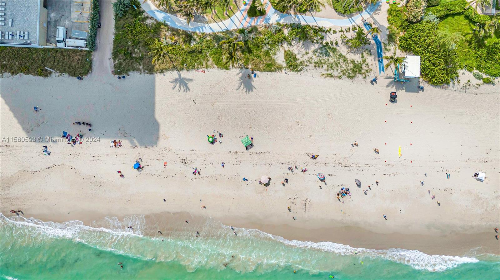 La Mer is directly on the ocean