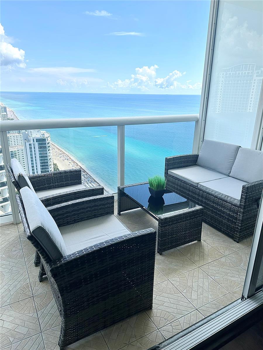 Hallandale Beach, Florida 33009, 1 Bedroom Bedrooms, ,1 BathroomBathrooms,Residentiallease,For Rent,A11561532