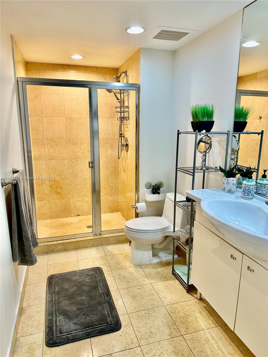 Hallandale Beach, Florida 33009, 1 Bedroom Bedrooms, ,1 BathroomBathrooms,Residentiallease,For Rent,A11561532